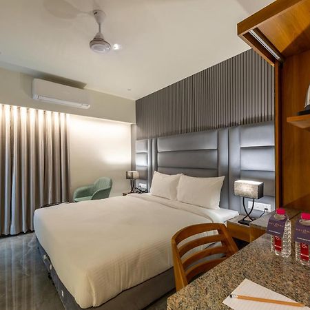 אחמדאבאד Hotel Nalanda מראה חיצוני תמונה