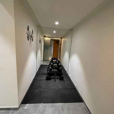 אחמדאבאד Hotel Nalanda מראה חיצוני תמונה