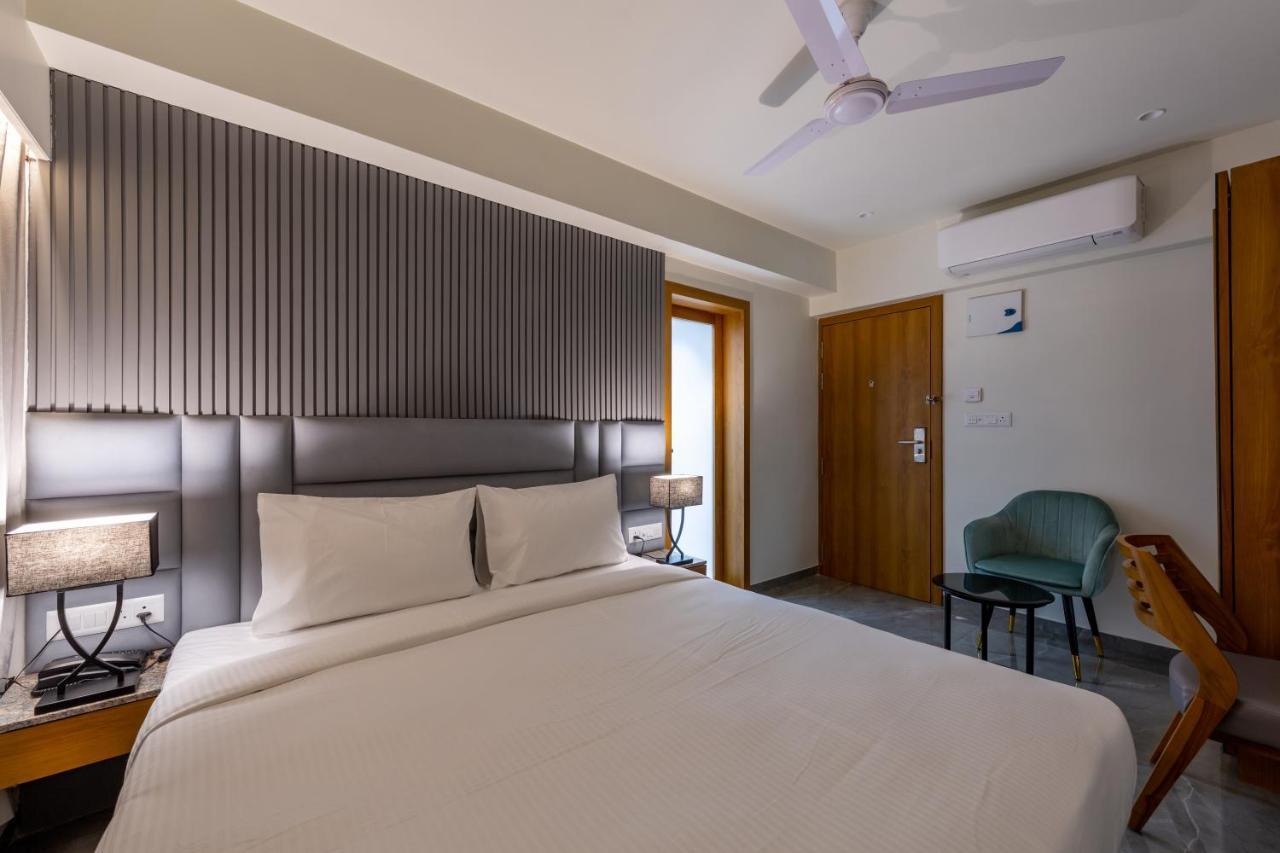 אחמדאבאד Hotel Nalanda מראה חיצוני תמונה