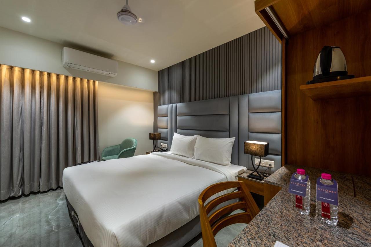 אחמדאבאד Hotel Nalanda מראה חיצוני תמונה