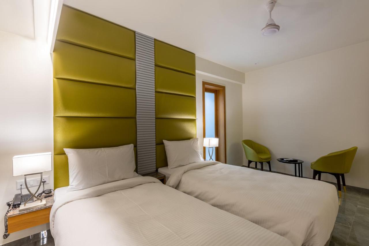 אחמדאבאד Hotel Nalanda מראה חיצוני תמונה