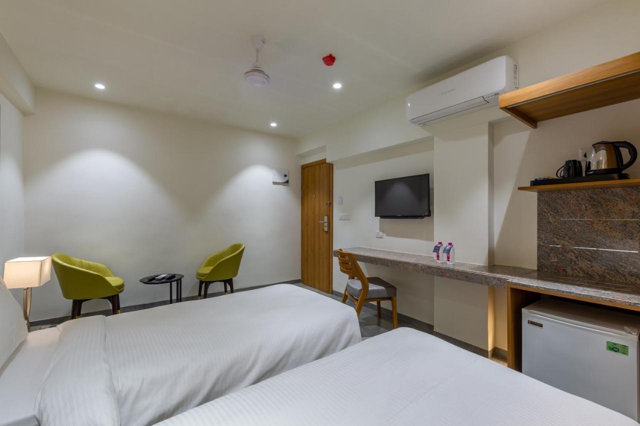 אחמדאבאד Hotel Nalanda מראה חיצוני תמונה