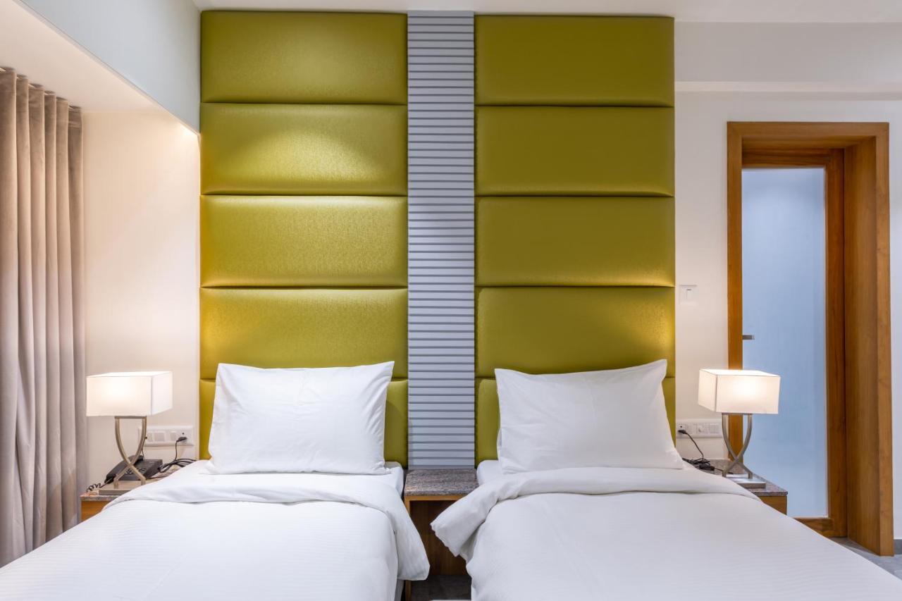אחמדאבאד Hotel Nalanda מראה חיצוני תמונה