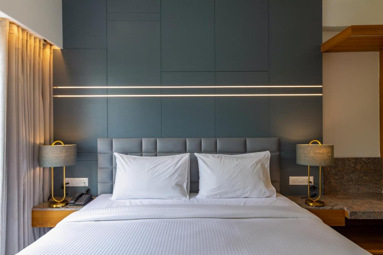 אחמדאבאד Hotel Nalanda מראה חיצוני תמונה