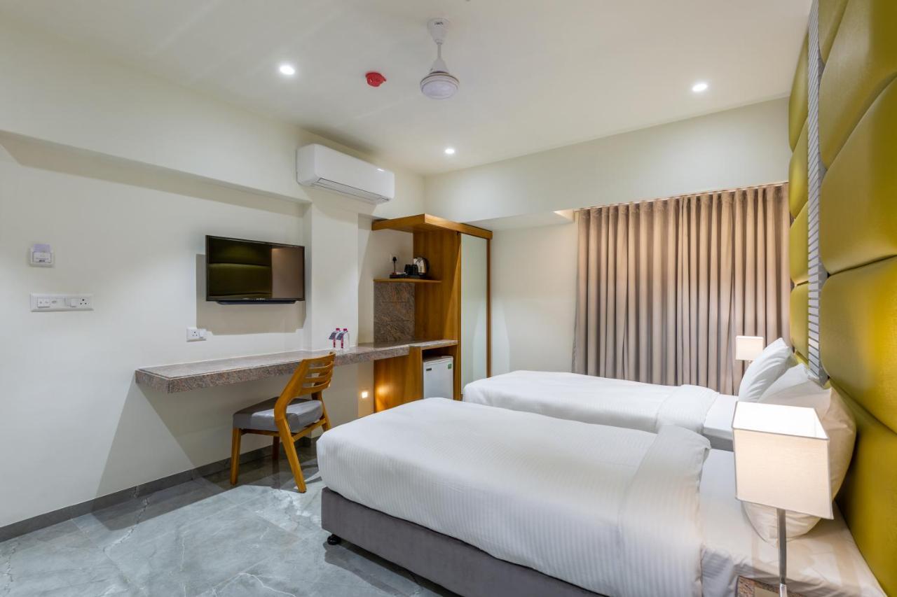 אחמדאבאד Hotel Nalanda מראה חיצוני תמונה