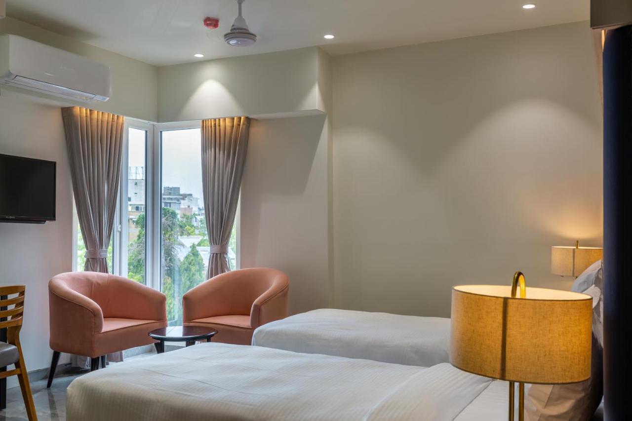 אחמדאבאד Hotel Nalanda מראה חיצוני תמונה