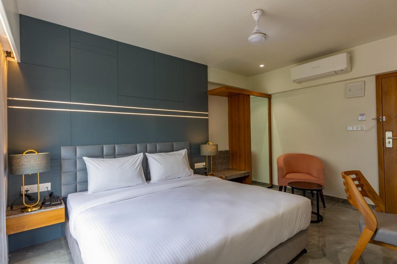 אחמדאבאד Hotel Nalanda מראה חיצוני תמונה