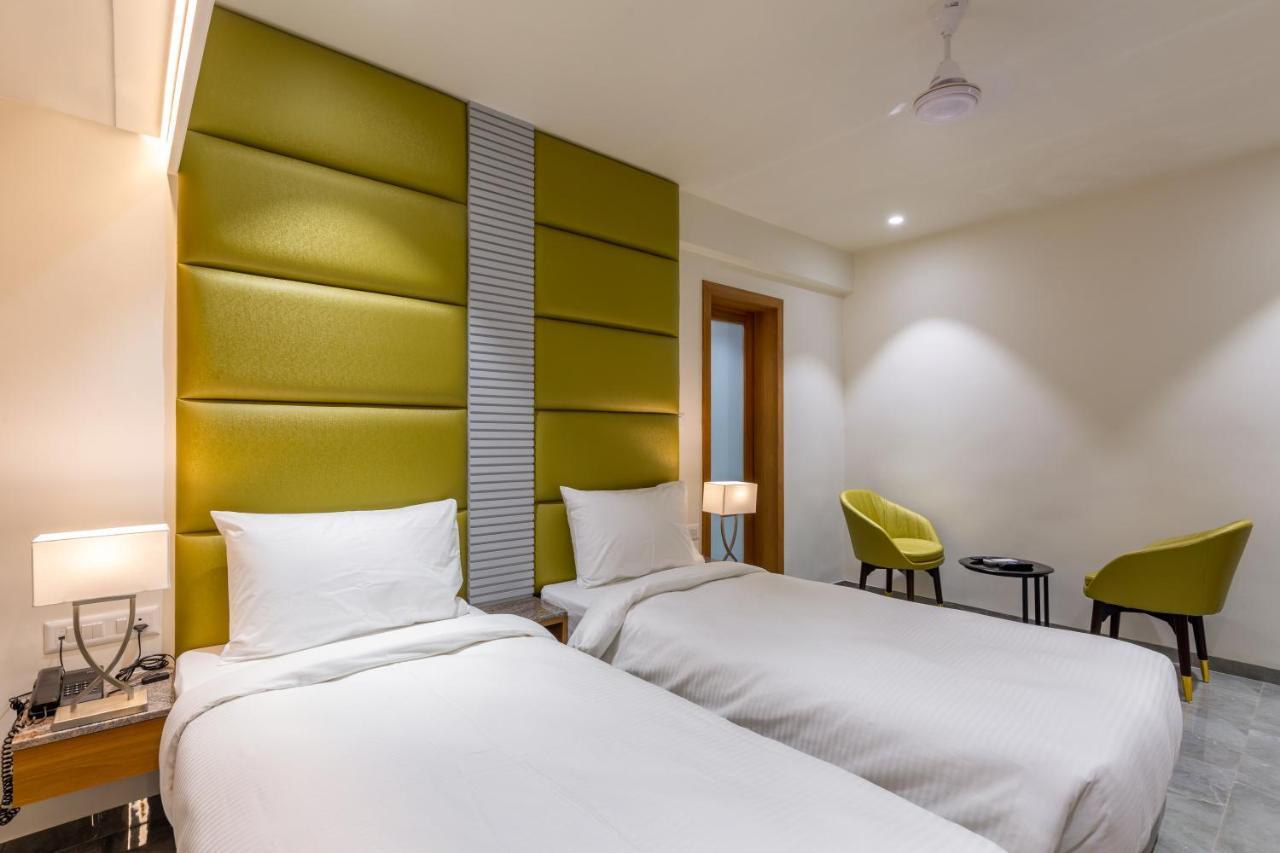 אחמדאבאד Hotel Nalanda מראה חיצוני תמונה