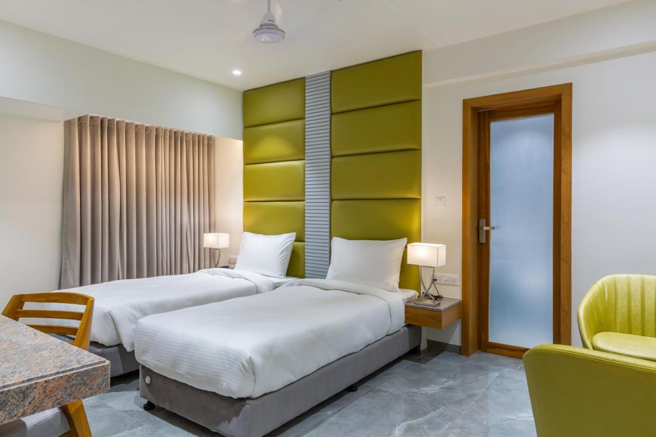 אחמדאבאד Hotel Nalanda מראה חיצוני תמונה