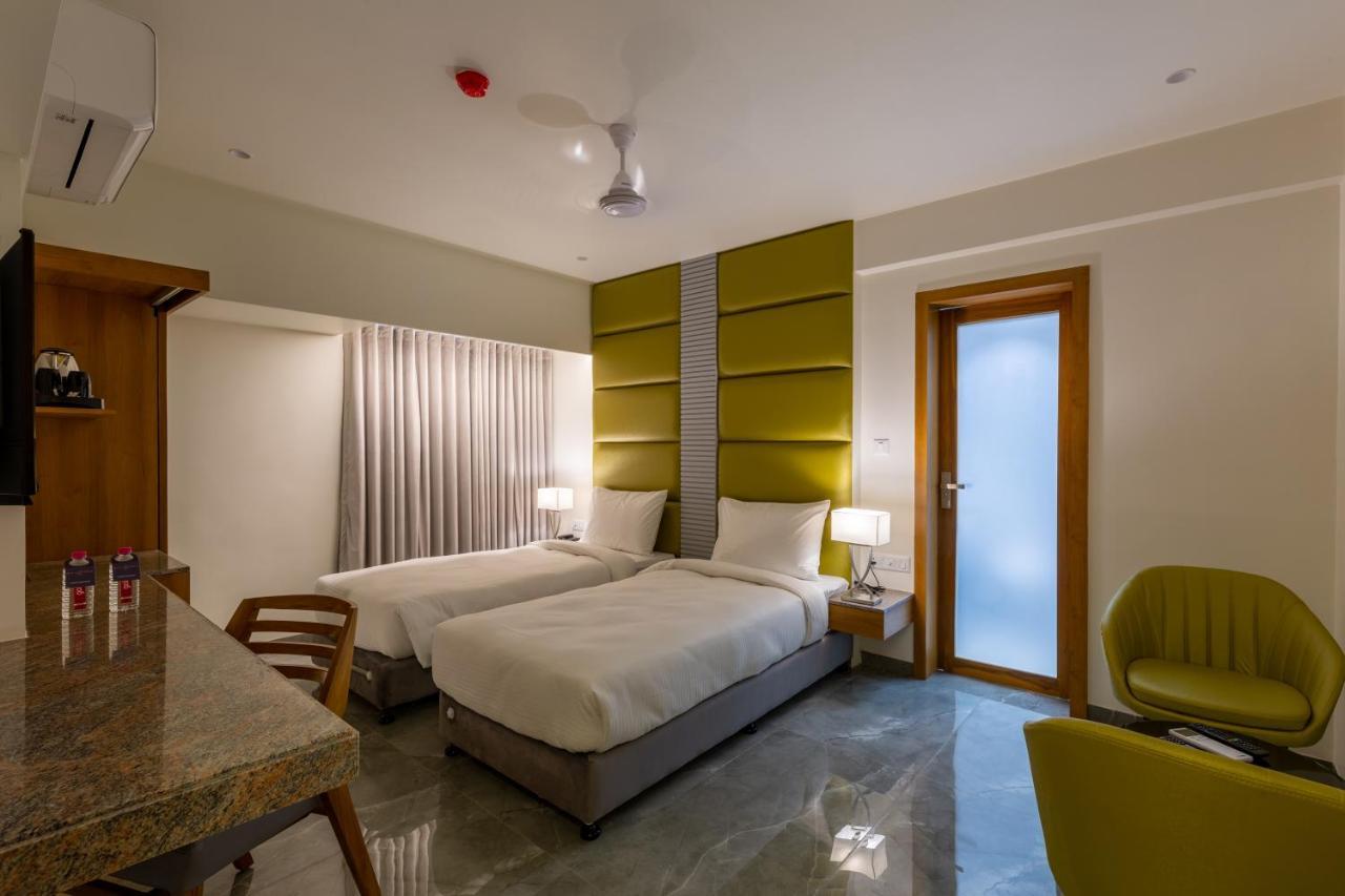 אחמדאבאד Hotel Nalanda מראה חיצוני תמונה
