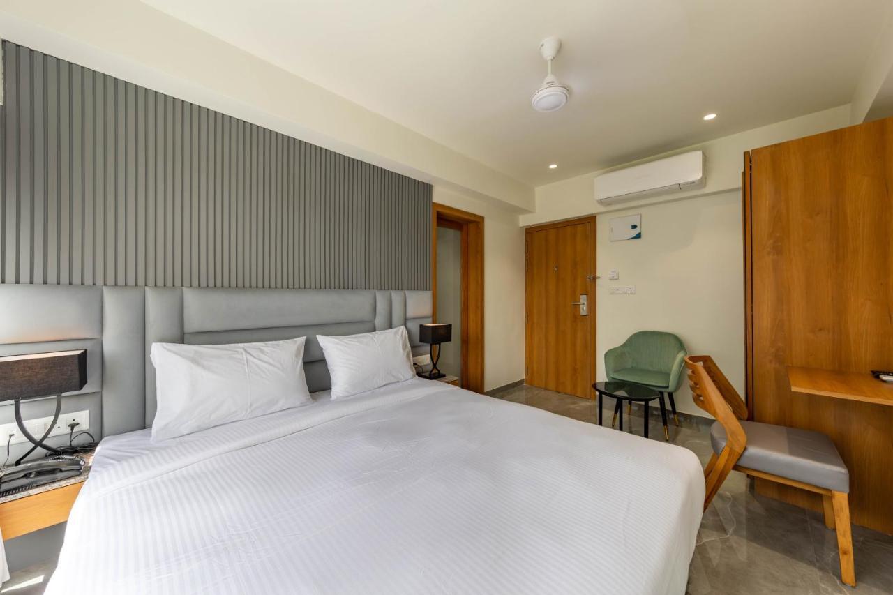 אחמדאבאד Hotel Nalanda מראה חיצוני תמונה