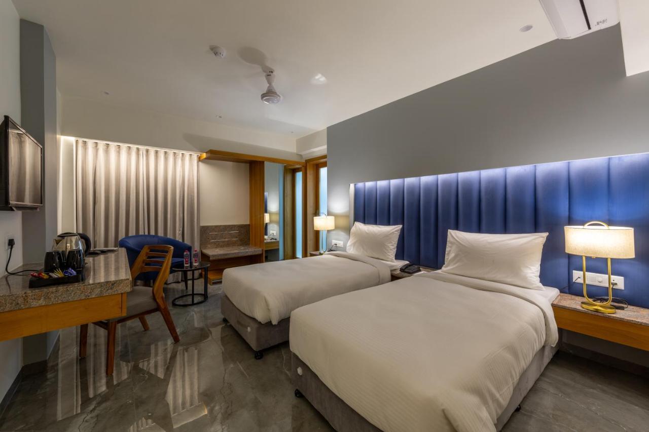 אחמדאבאד Hotel Nalanda מראה חיצוני תמונה