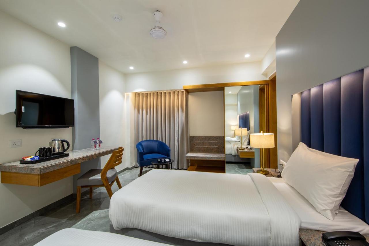אחמדאבאד Hotel Nalanda מראה חיצוני תמונה