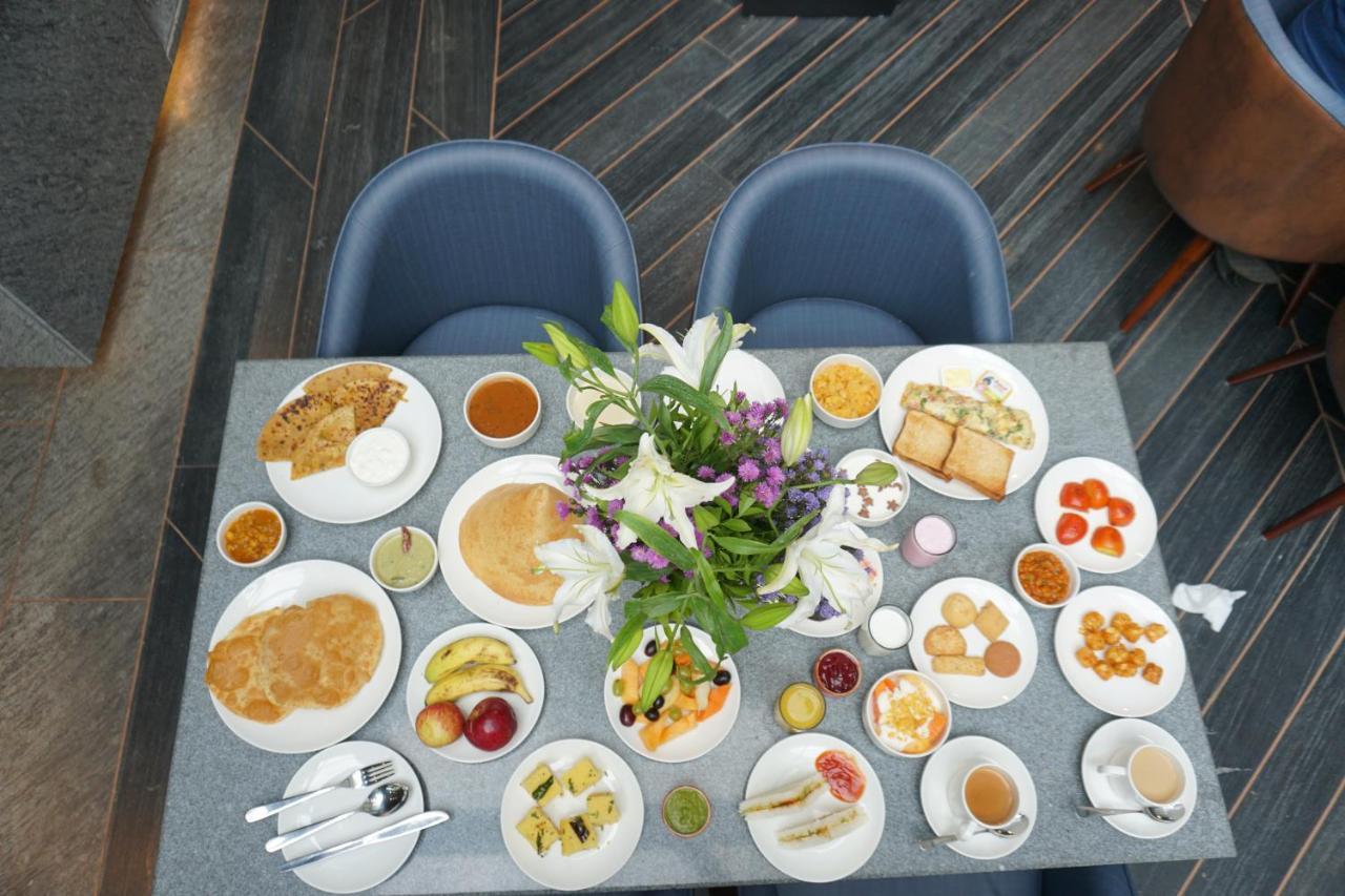 אחמדאבאד Hotel Nalanda מראה חיצוני תמונה