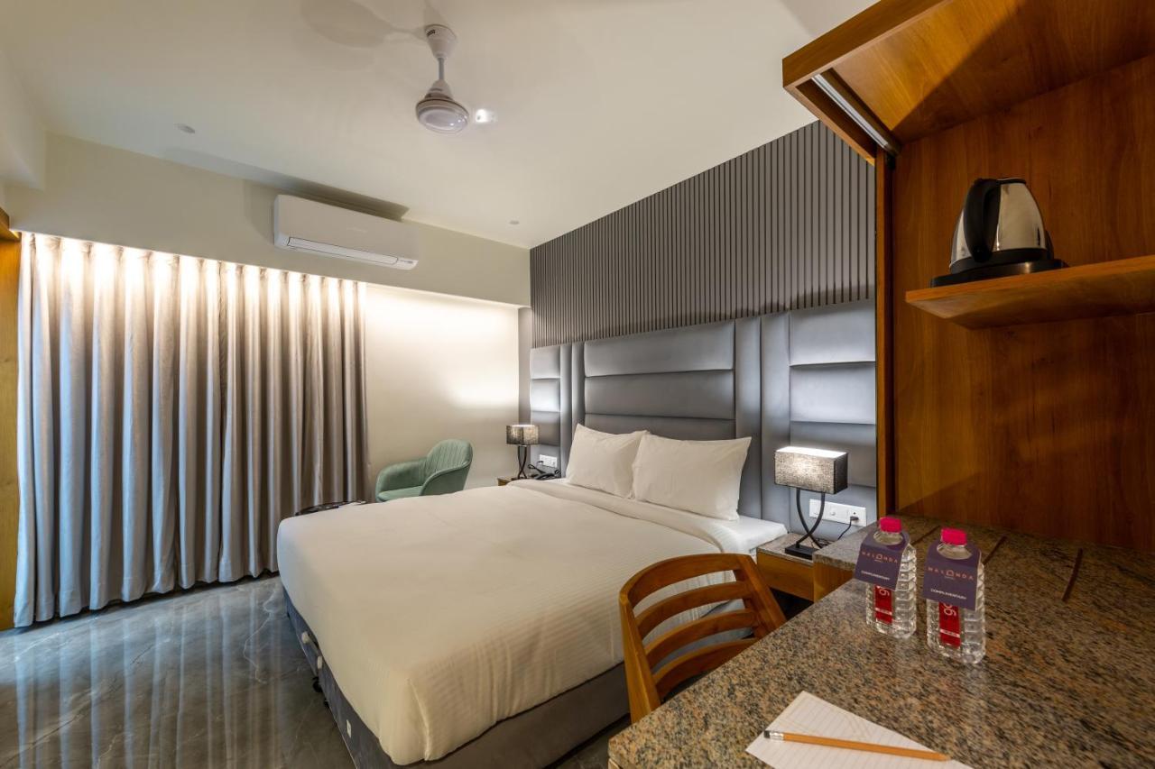 אחמדאבאד Hotel Nalanda מראה חיצוני תמונה